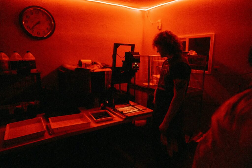 Camera oscura a Pisa per sviluppo e stampa fotografica – Imago